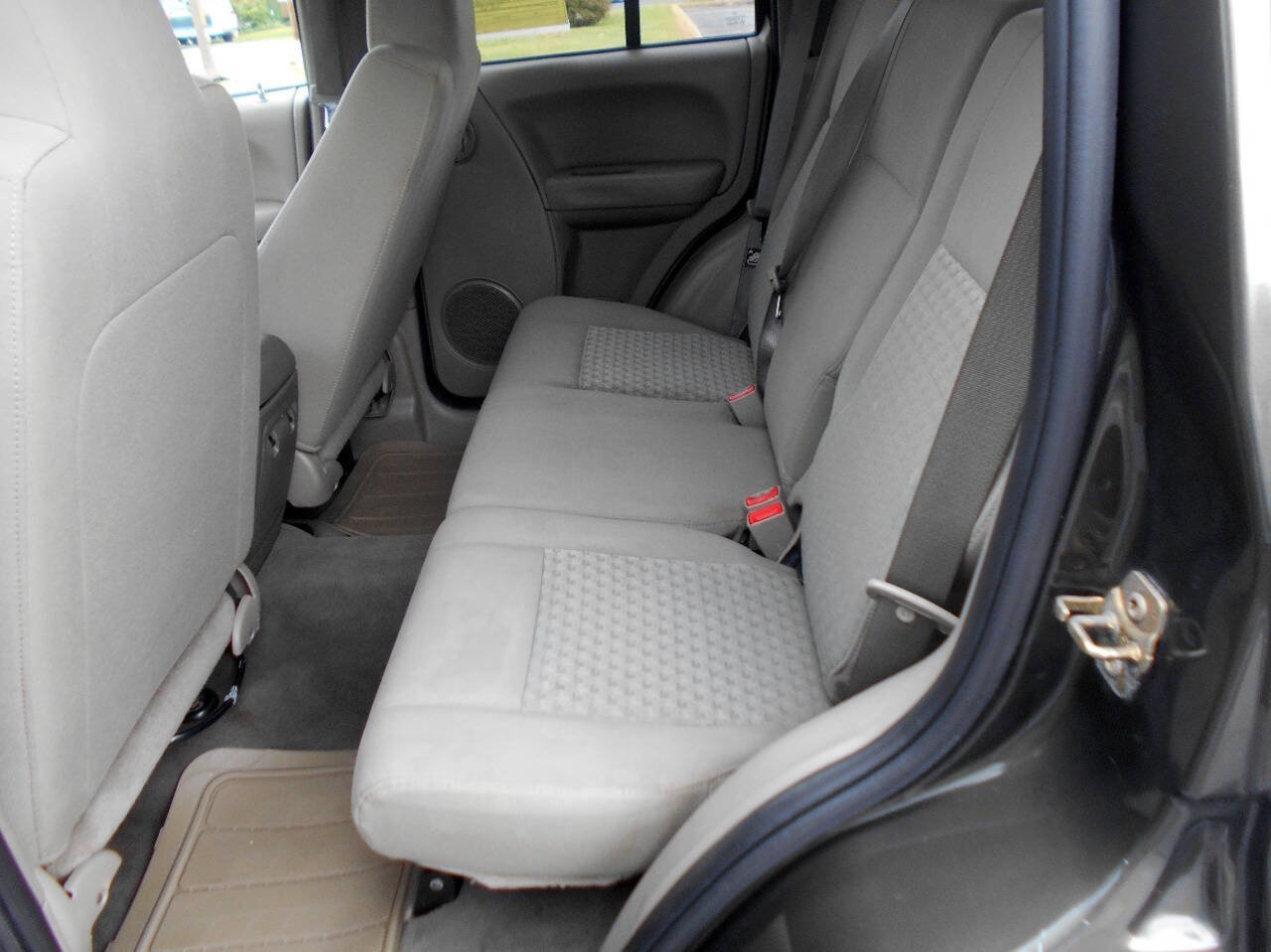 Used 2005 Jeep Liberty Sport image 18