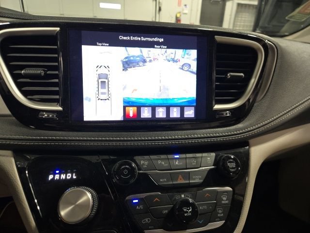 Used 2021 Chrysler Pacifica Touring-L w/ Premium & Safety Sphere Group AWD/4WD image 16