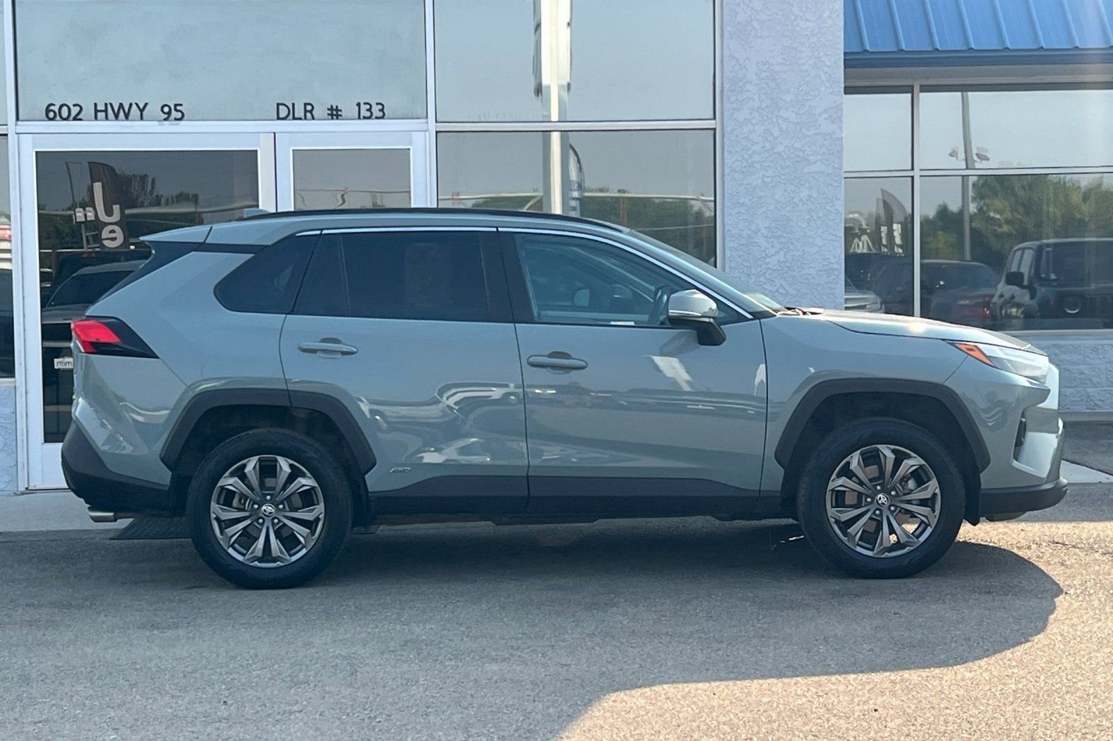 Used 2022 Toyota RAV4 XLE Premium image 2