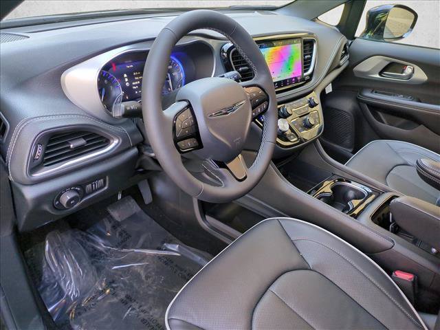 New 2026 Chrysler Pacifica Limited w/ S Appearance Package FWD image 3