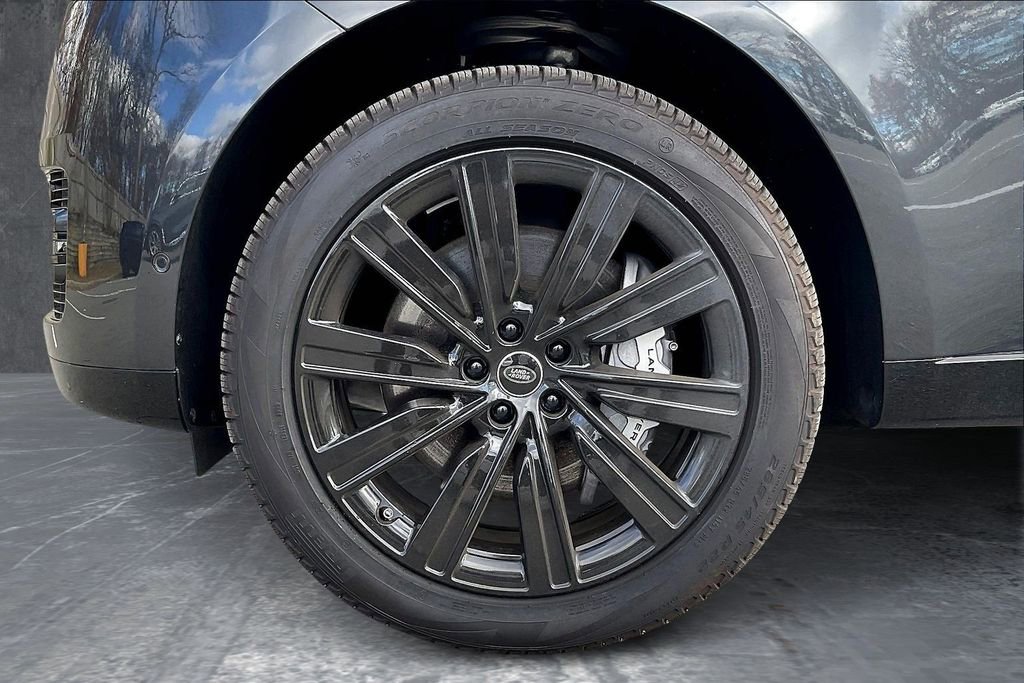 New 2025 Land Rover Range Rover Long Wheelbase SE image 13