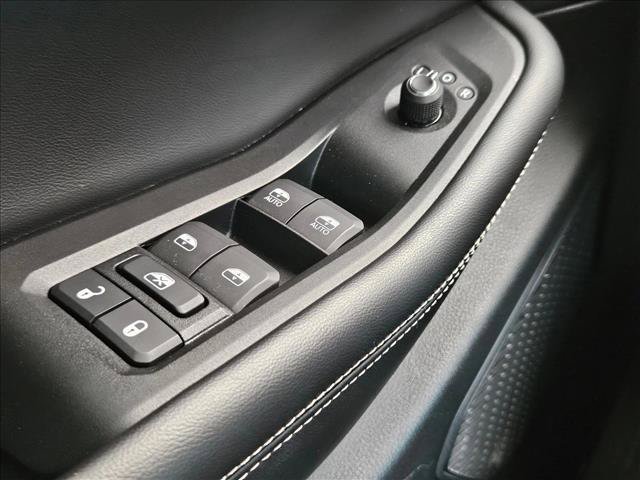 Used 2025 Jeep Grand Cherokee Altitude RWD image 17