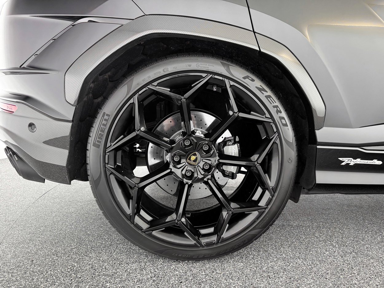 Used 2024 Lamborghini Urus Performante AWD/4WD image 33