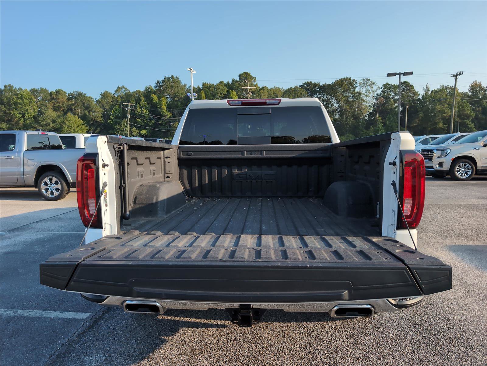 Used 2024 GMC Sierra 1500 SLT w/ SLT Premium Plus Package image 31