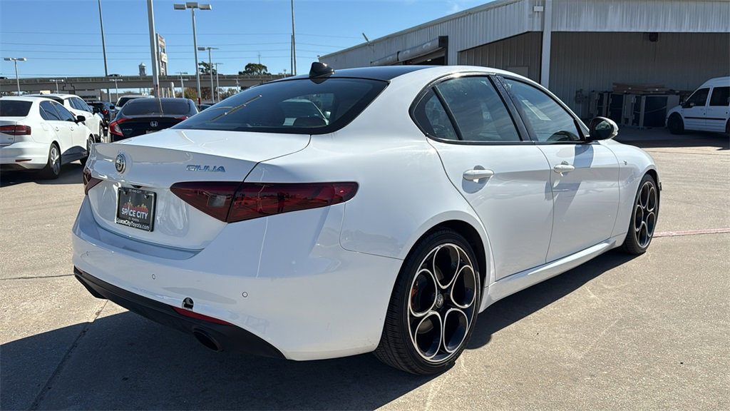 Used 2022 Alfa Romeo Giulia Ti image 7