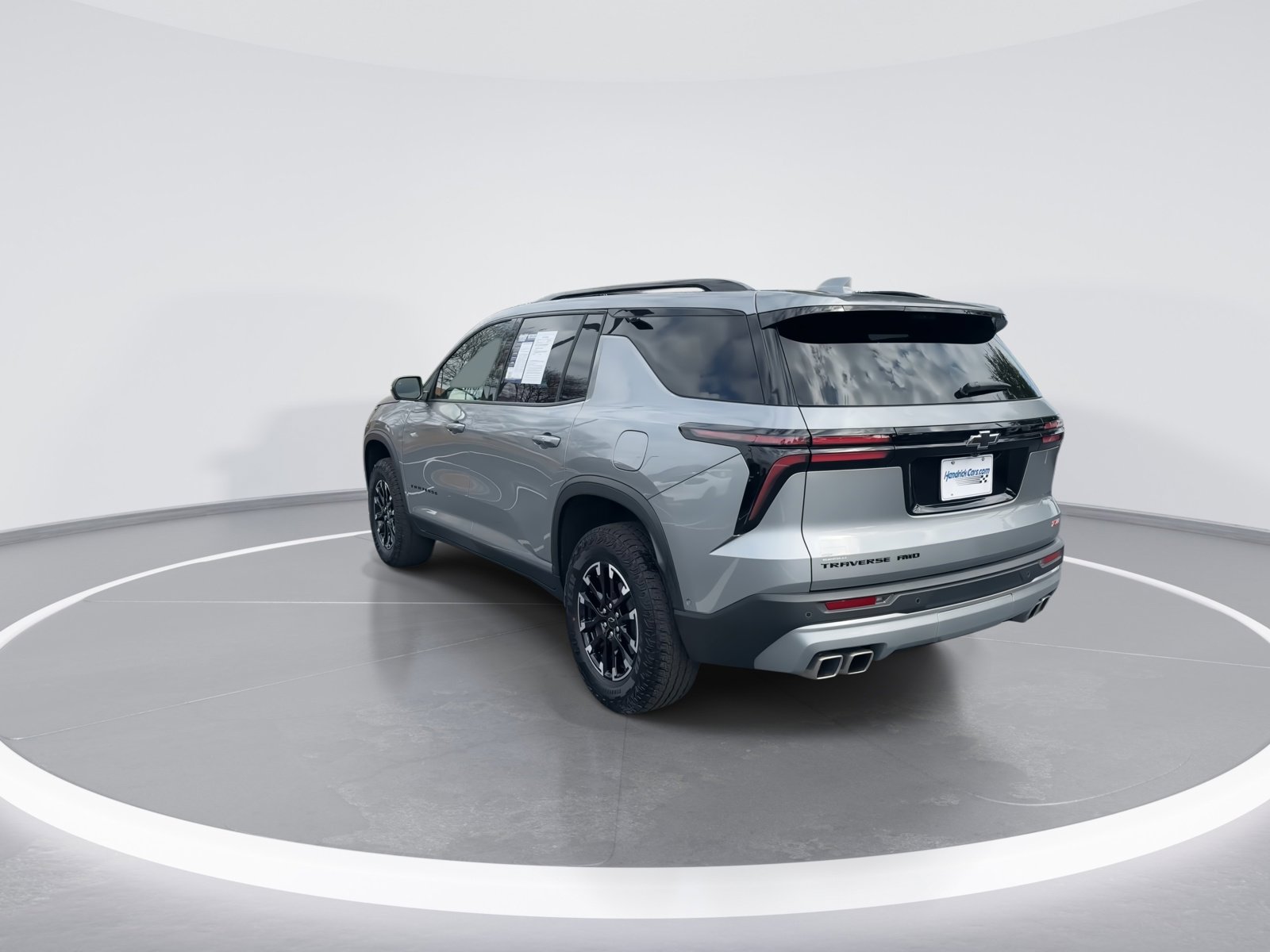 Used 2024 Chevrolet Traverse Z71 w/ Enhanced Driving Package image 7