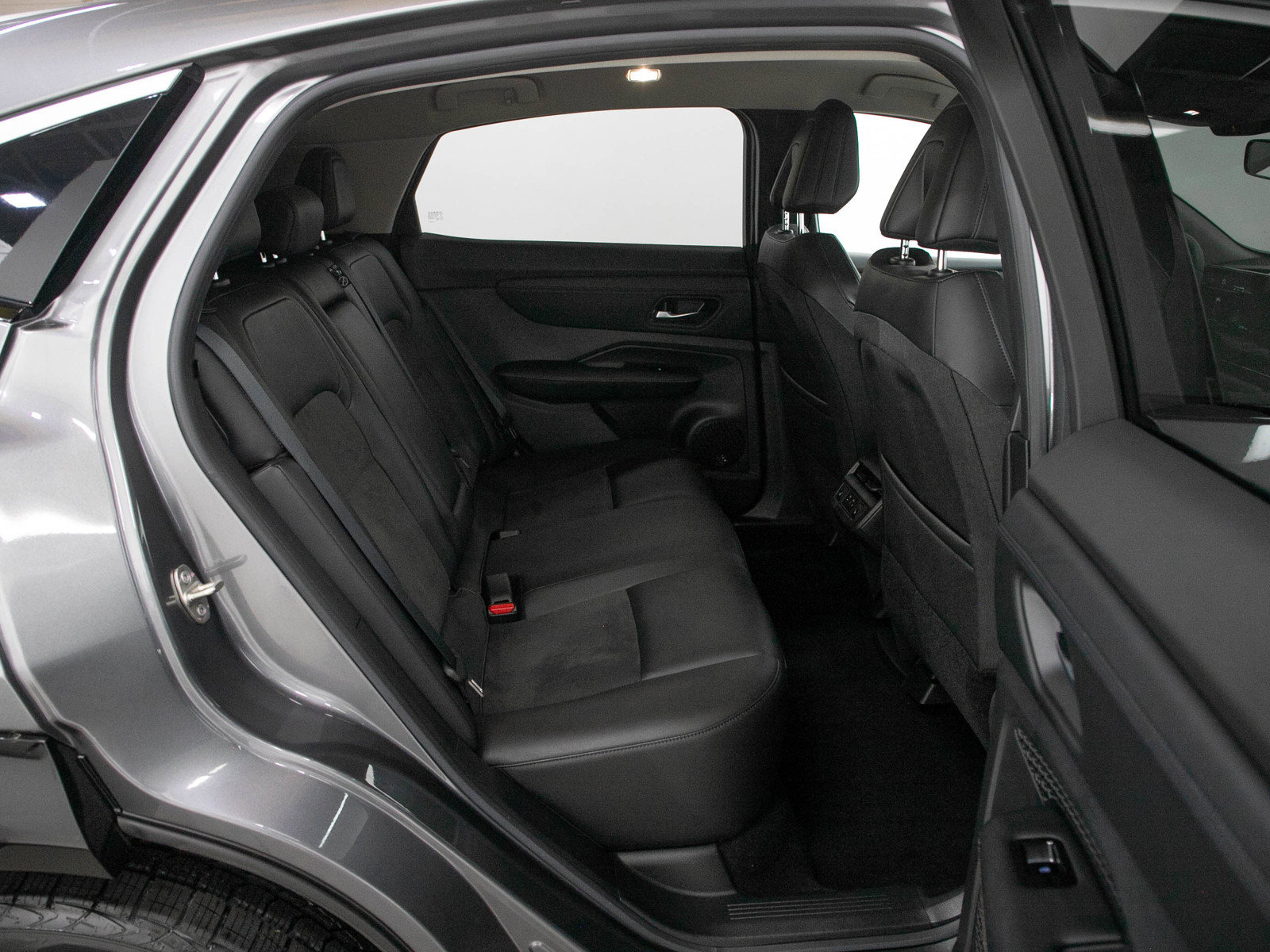 Used 2023 Nissan Ariya FWD image 12