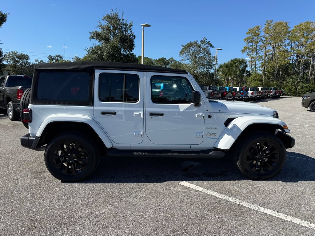 Used 2021 Jeep Wrangler Unlimited Sahara AWD/4WD image 2