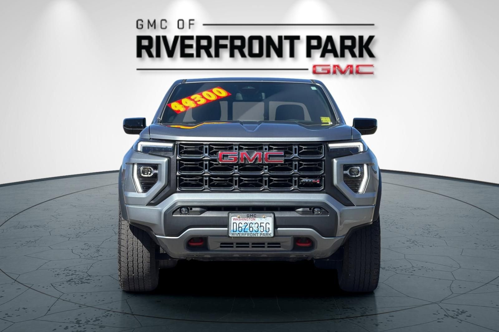 Used 2025 GMC Canyon AT4 w/ AT4 Premium Package AWD/4WD image 8