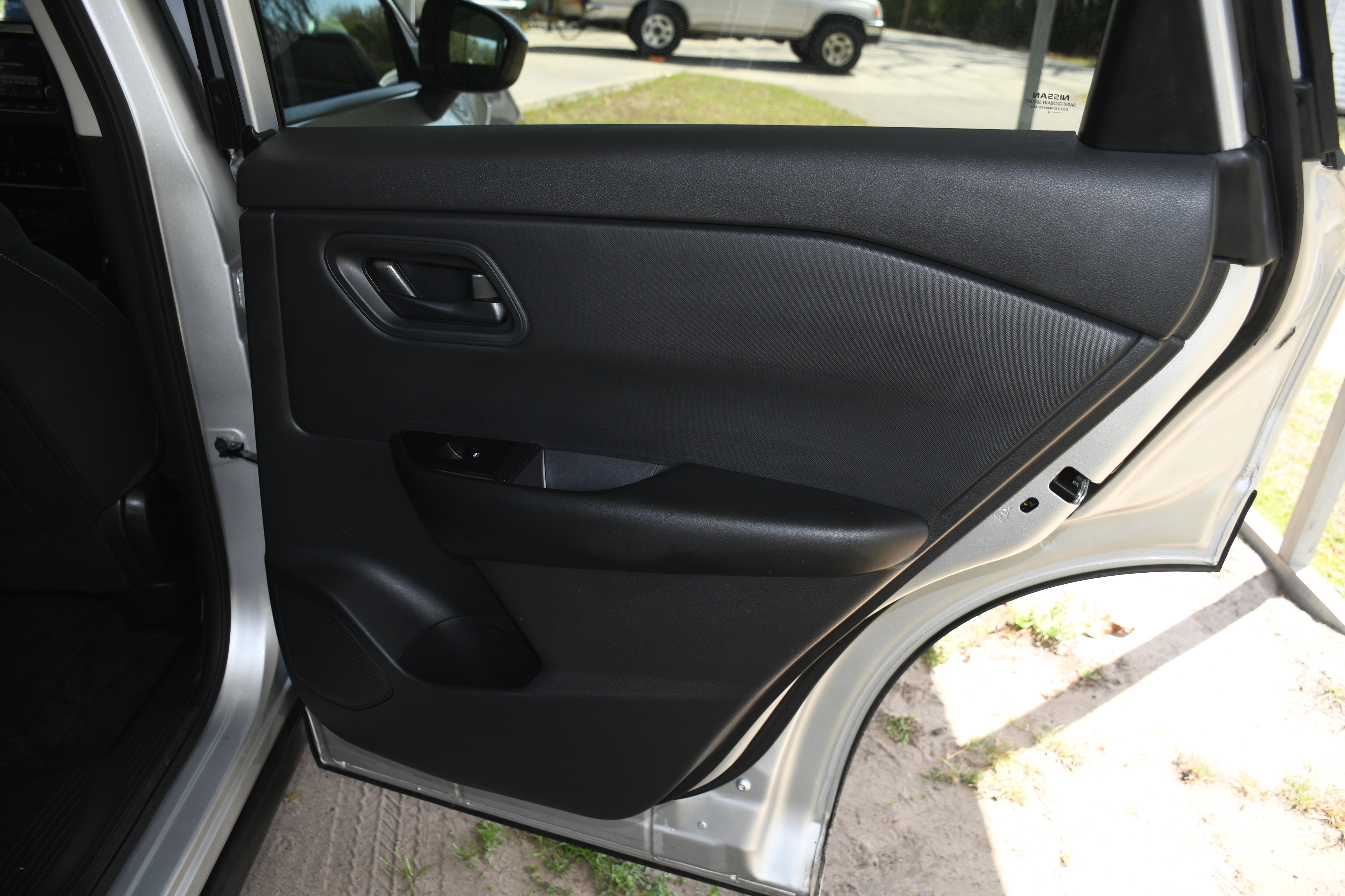 Used 2024 Nissan Rogue S image 18