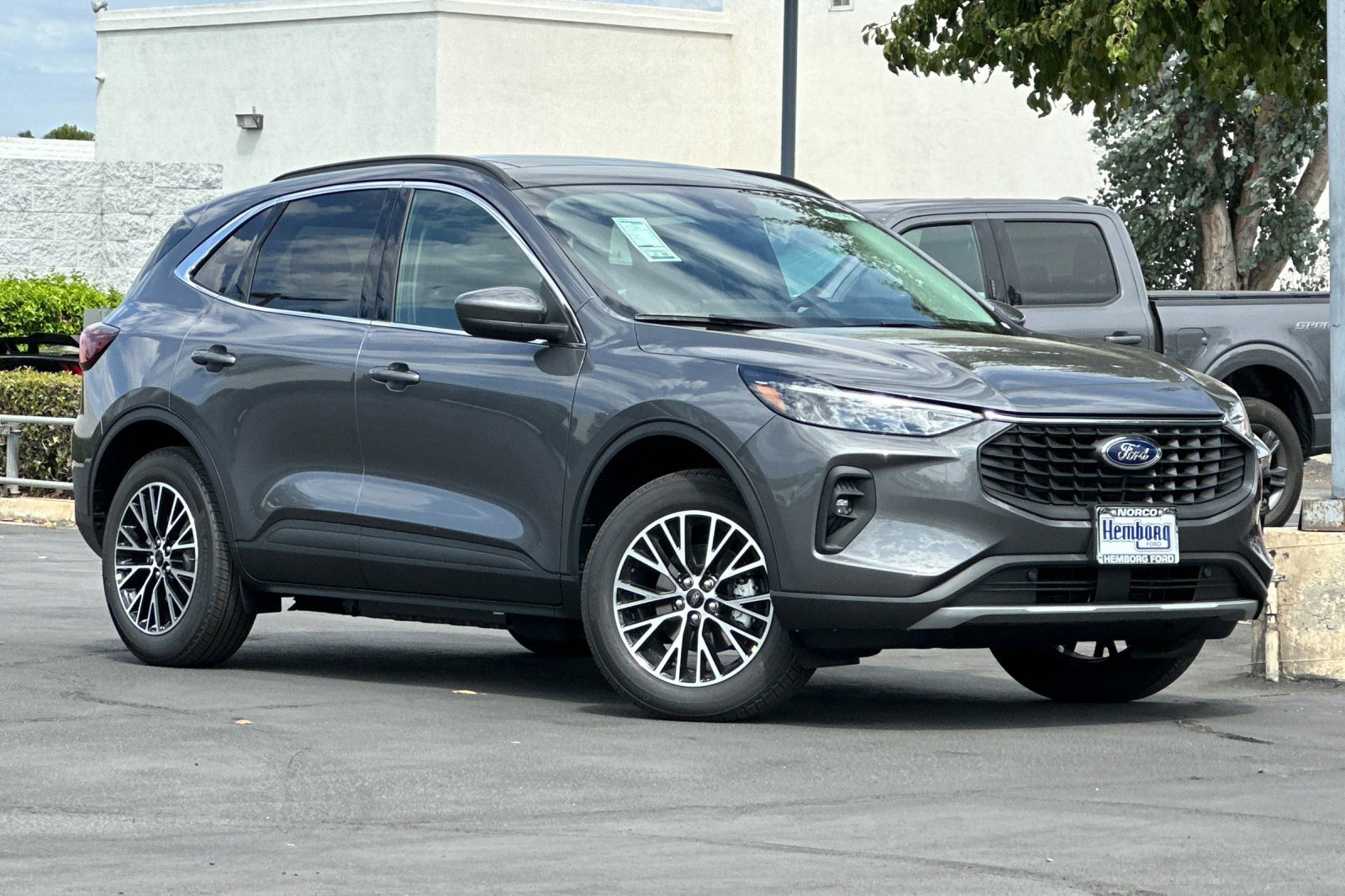 New 2025 Ford Escape SE w/ Class II Trailer Tow Package image 2