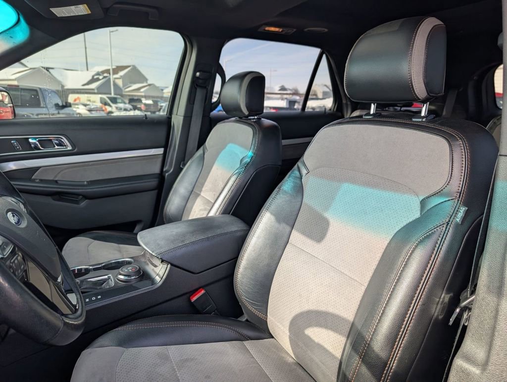 Used 2017 Ford Explorer XLT w/ Equipment Group 202A image 15