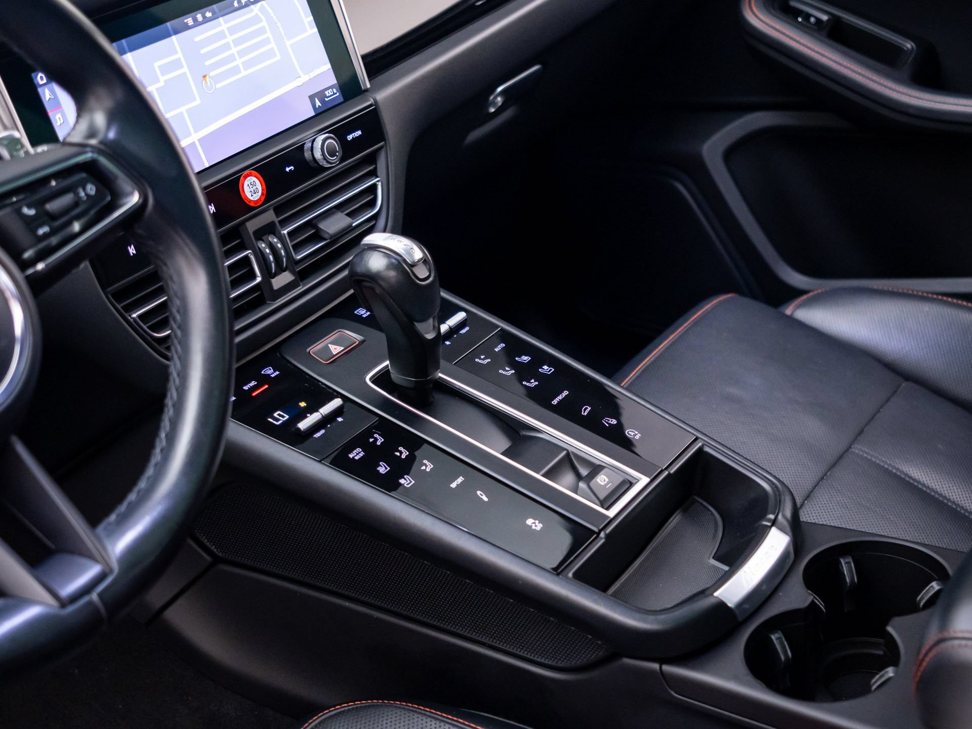Certified 2023 Porsche Macan S AWD/4WD image 13