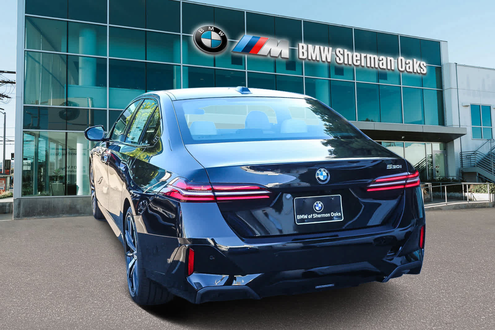Used 2026 BMW 530i w/ M Sport Package RWD image 6