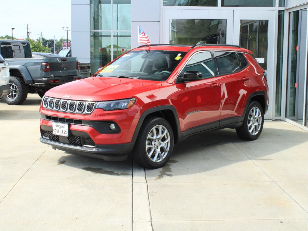 Certified 2023 Jeep Compass Latitude w/ Sun and Sound Group AWD/4WD image 3