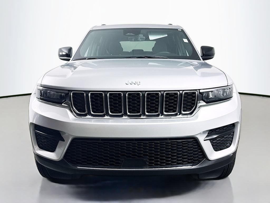Used 2025 Jeep Grand Cherokee Laredo X w/ Luxury Tech Group I AWD/4WD image 2