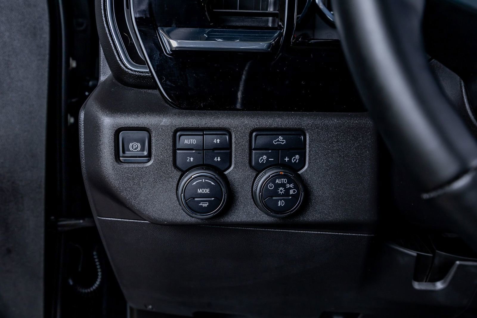 Used 2025 Chevrolet Silverado 1500 LT Trail Boss w/ Convenience Package II AWD/4WD image 22