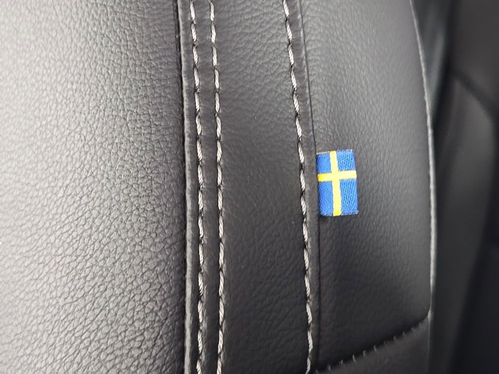 Certified 2024 Volvo XC40 B5 Core image 23