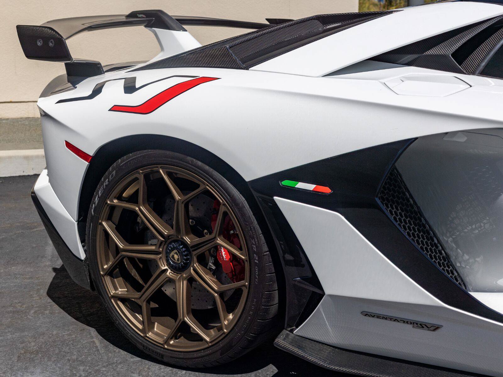 Used 2020 Lamborghini Aventador SVJ AWD/4WD image 49