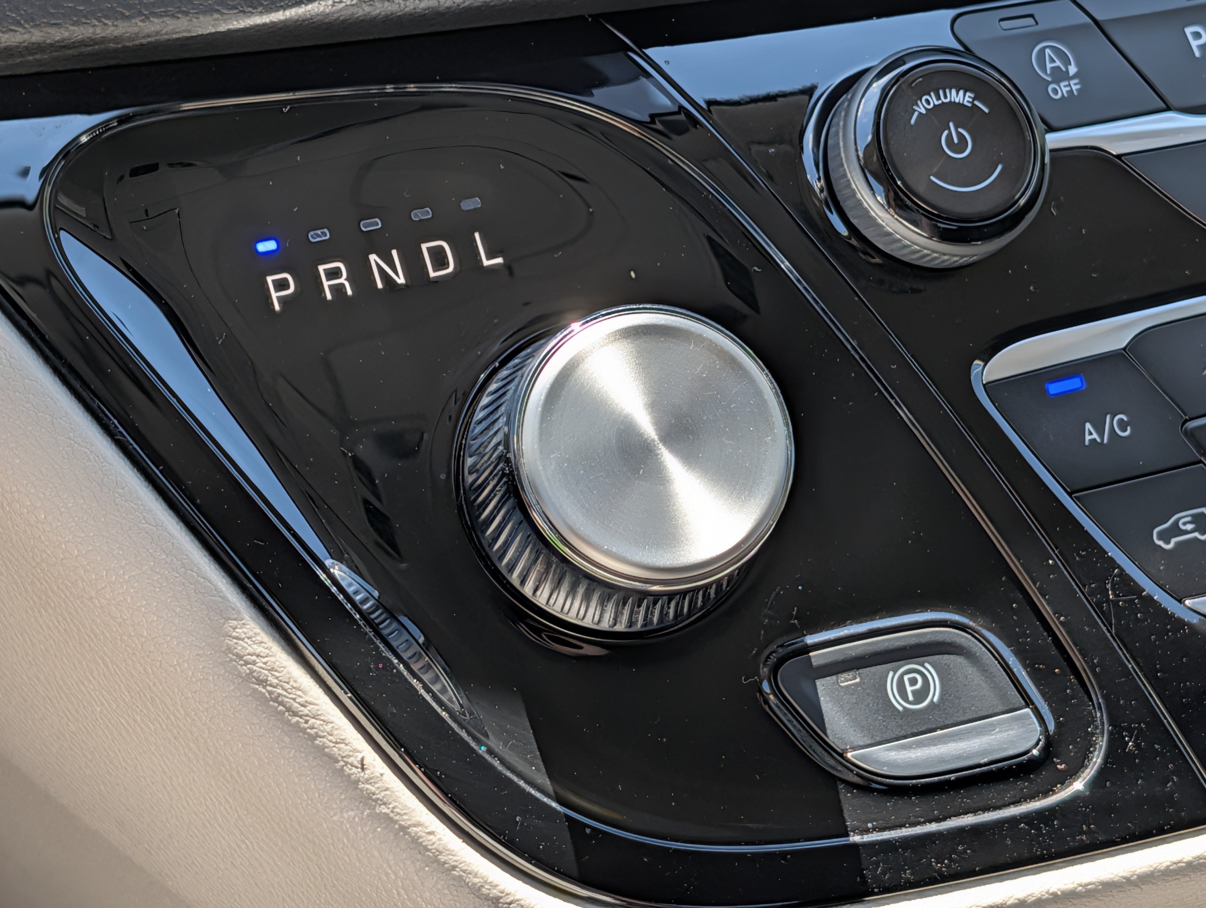 Used 2024 Chrysler Pacifica Touring-L FWD image 24