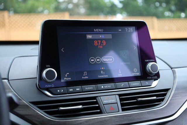 Certified 2025 Nissan Altima 2.5 SV FWD image 11