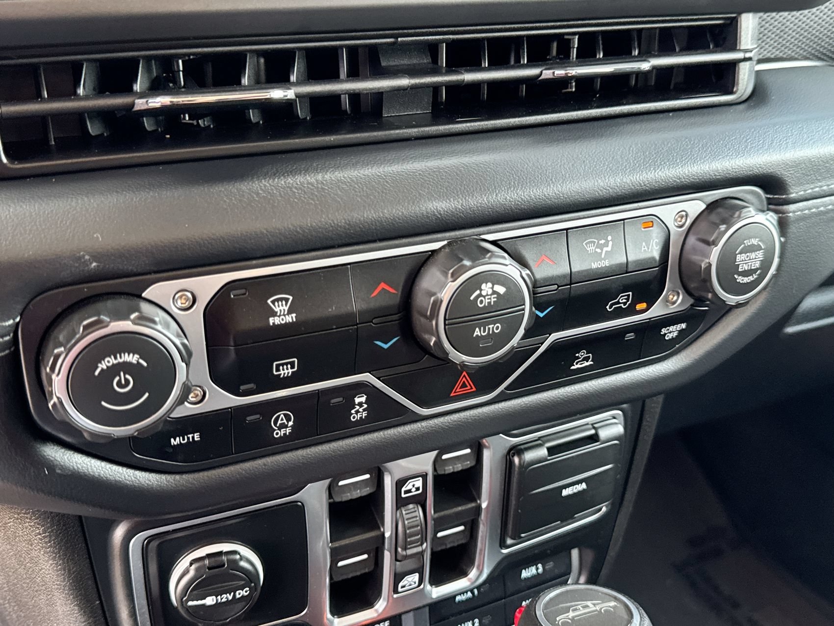 Used 2026 Jeep Gladiator Mojave AWD/4WD image 18