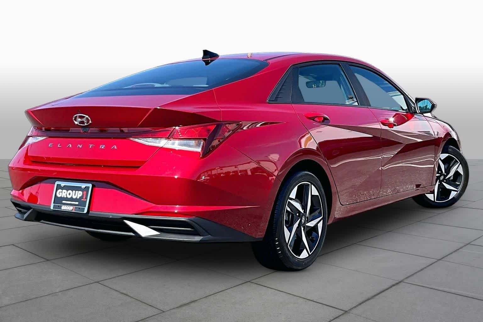 Used 2023 Hyundai Elantra SEL w/ Convenience Package FWD image 12