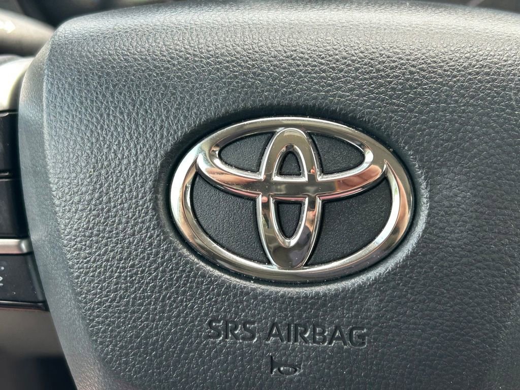 Used 2024 Toyota Sienna XLE w/ XLE Plus Package FWD image 39
