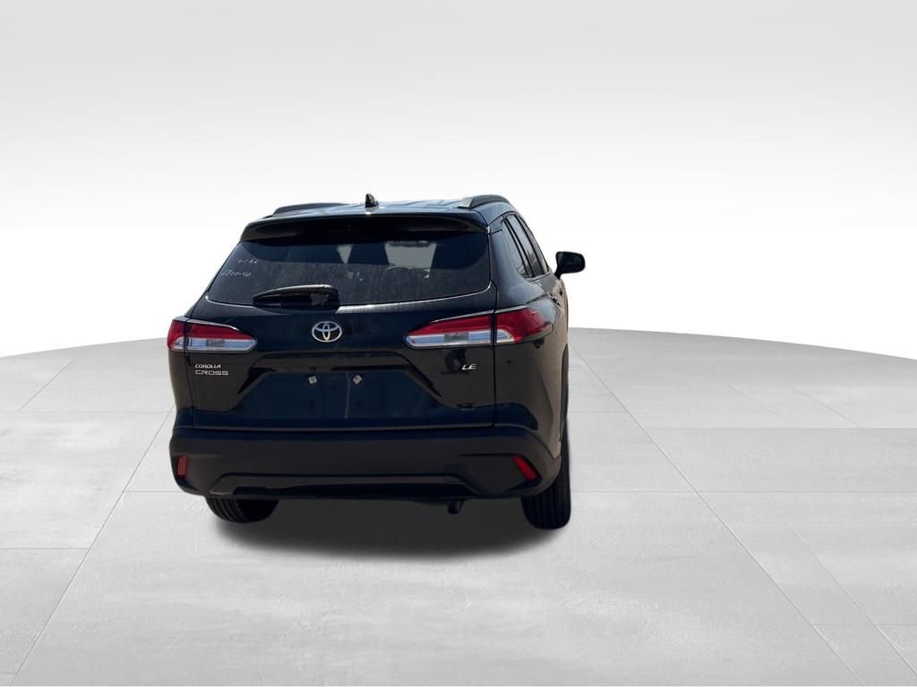 Used 2025 Toyota Corolla Cross LE image 5