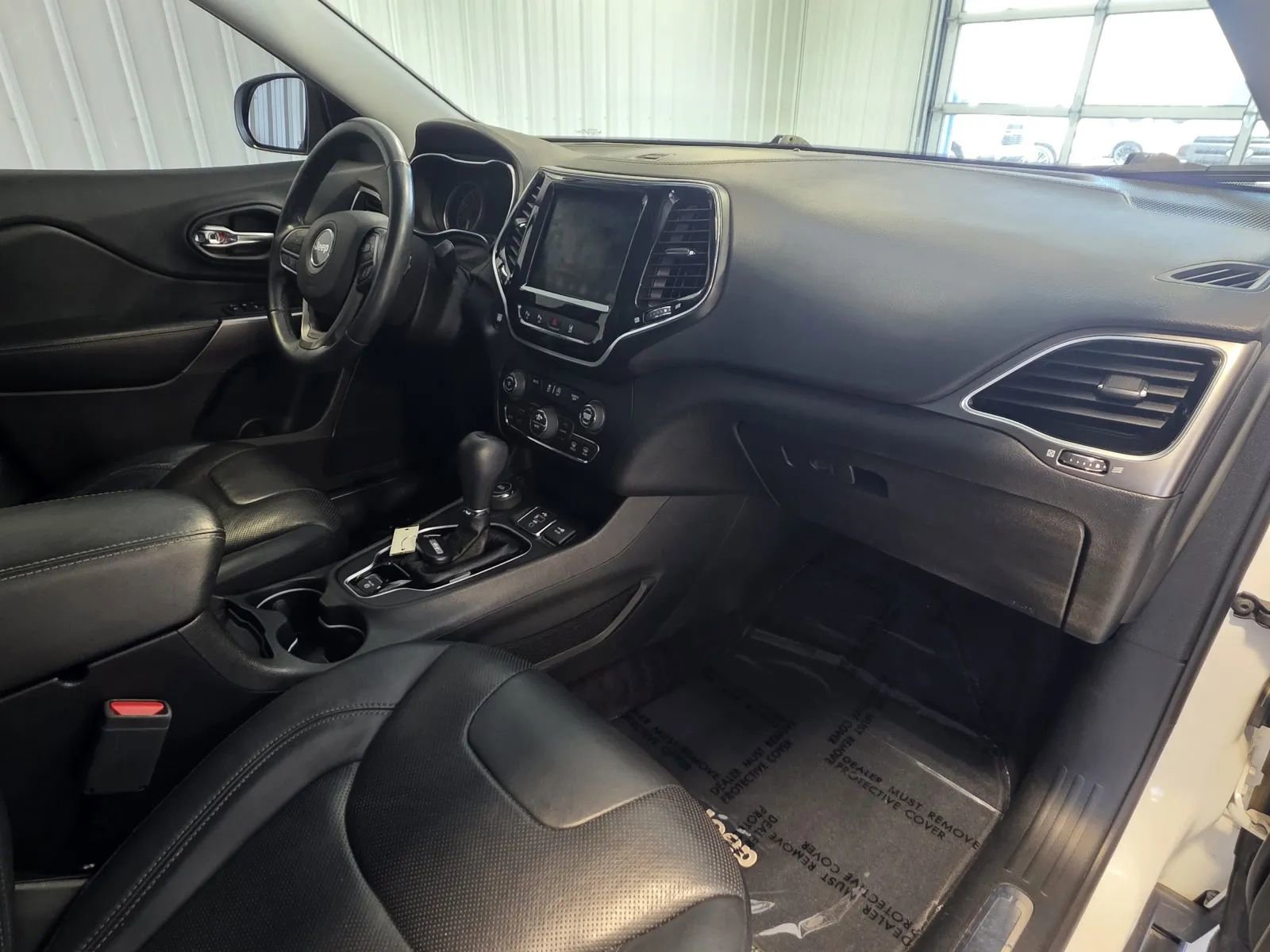 Used 2019 Jeep Cherokee Limited w/ Luxury Group AWD/4WD image 27