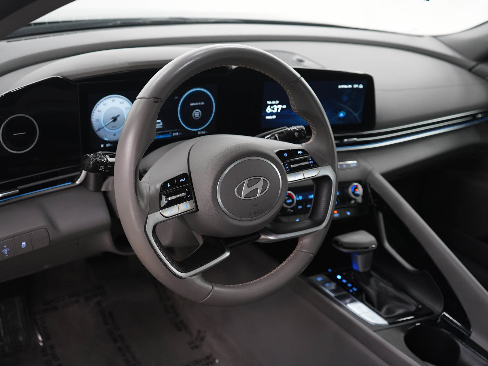 Used 2024 Hyundai Elantra SEL w/ Convenience Package FWD image 19