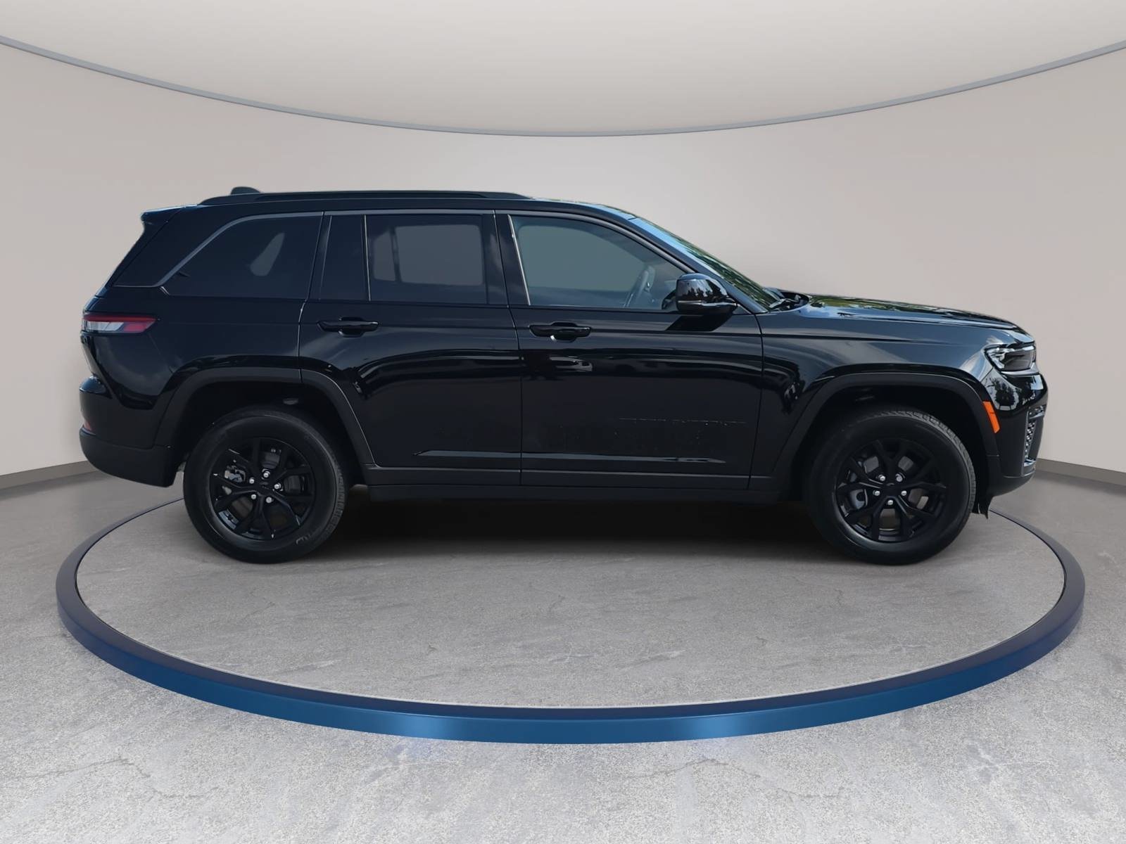 Used 2026 Jeep Grand Cherokee Altitude AWD/4WD image 4