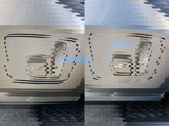 Used 2025 BMW X1 xDrive28i w/ M Sport Package image 17