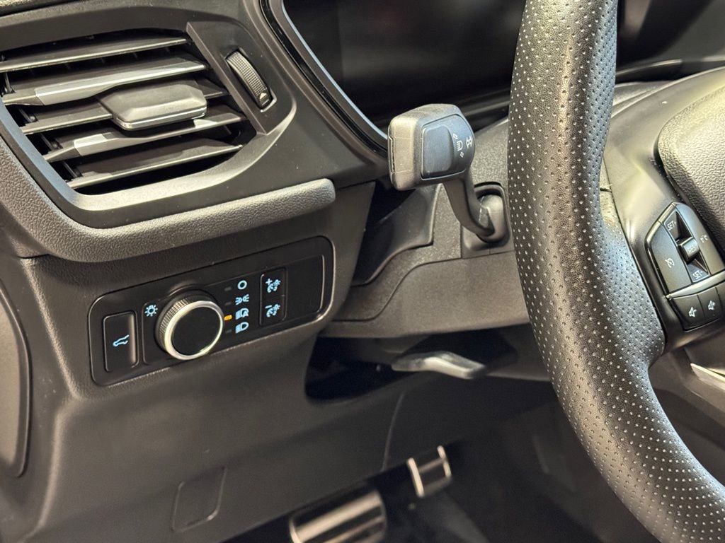 Used 2024 Ford Escape ST-Line FWD image 16