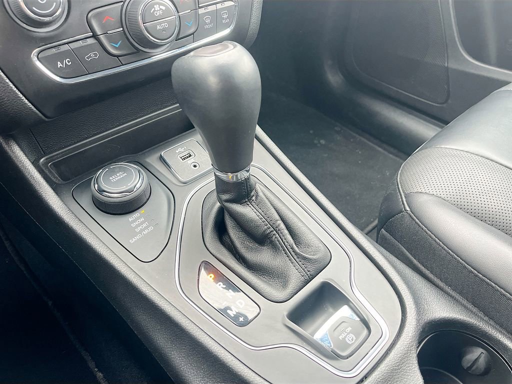 Used 2022 Jeep Cherokee Latitude Lux AWD/4WD image 16