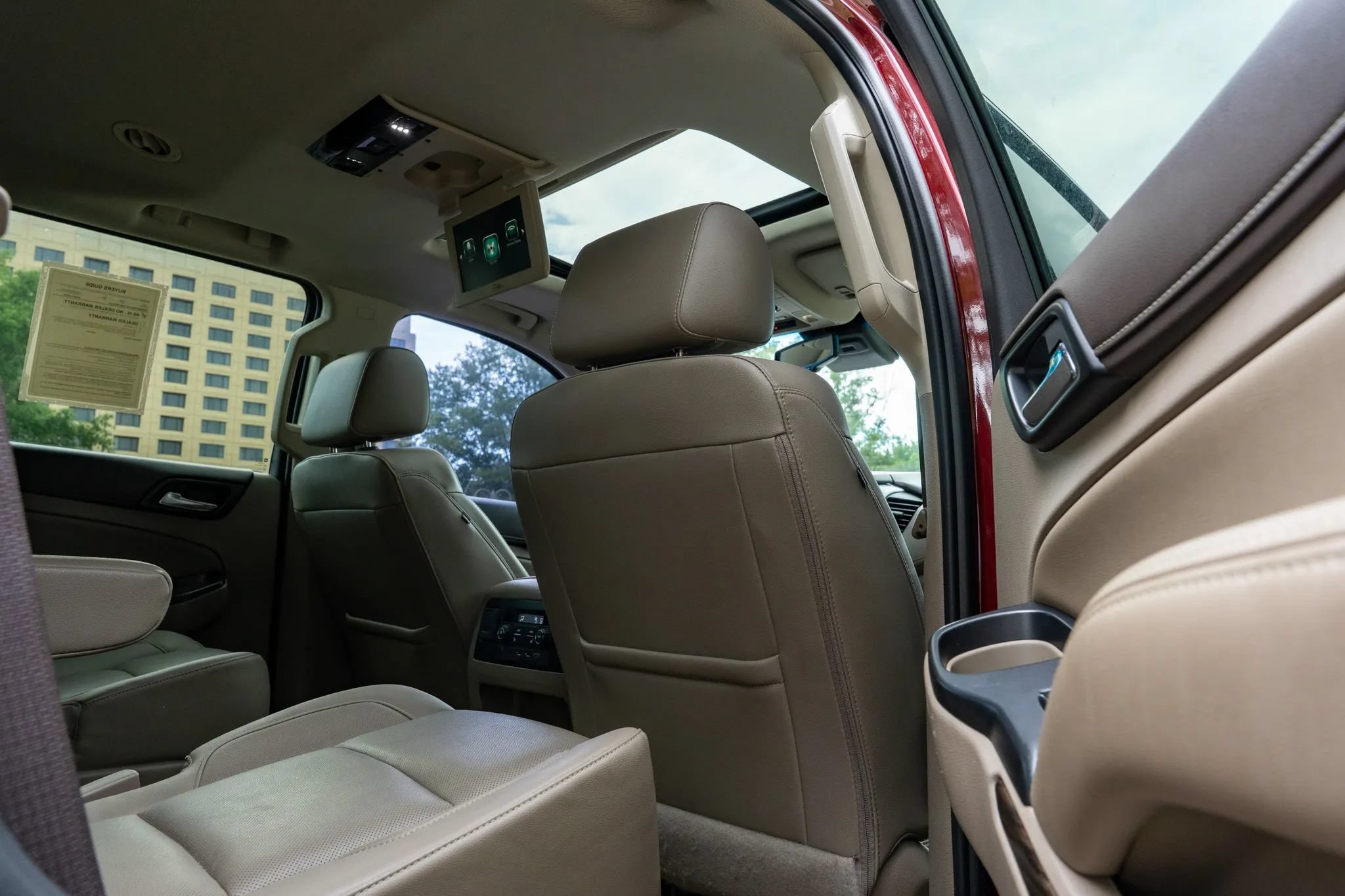 Used 2018 GMC Yukon SLT w/ Premium Edition RWD image 17