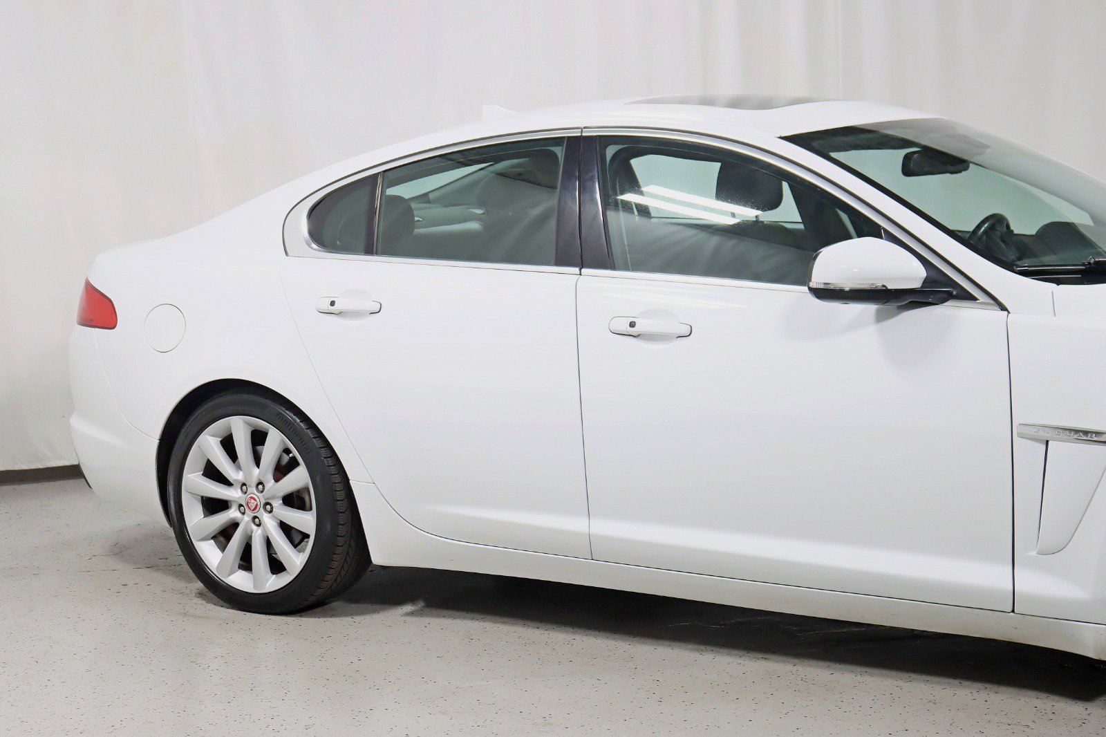 Used 2014 Jaguar XF 3.0 AWD/4WD image 4