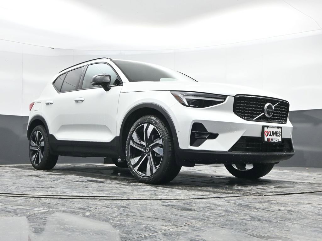 New 2026 Volvo XC40 B5 Ultra w/ Protection Package Premier image 40
