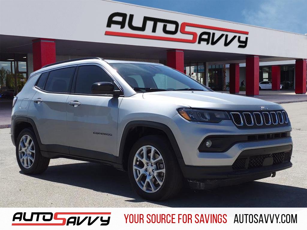 Used 2024 Jeep Compass Latitude image 1
