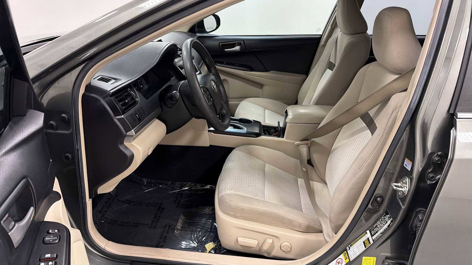 Used 2014 Toyota Camry LE FWD image 13