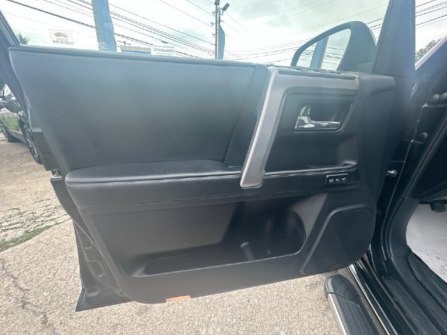 Used 2014 Toyota 4Runner Limited AWD/4WD image 32