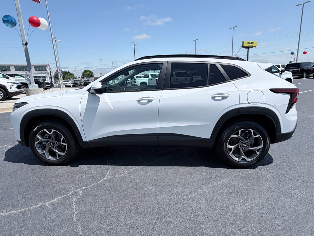 Used 2024 Chevrolet Trax LT w/ LT Convenience Package FWD image 5
