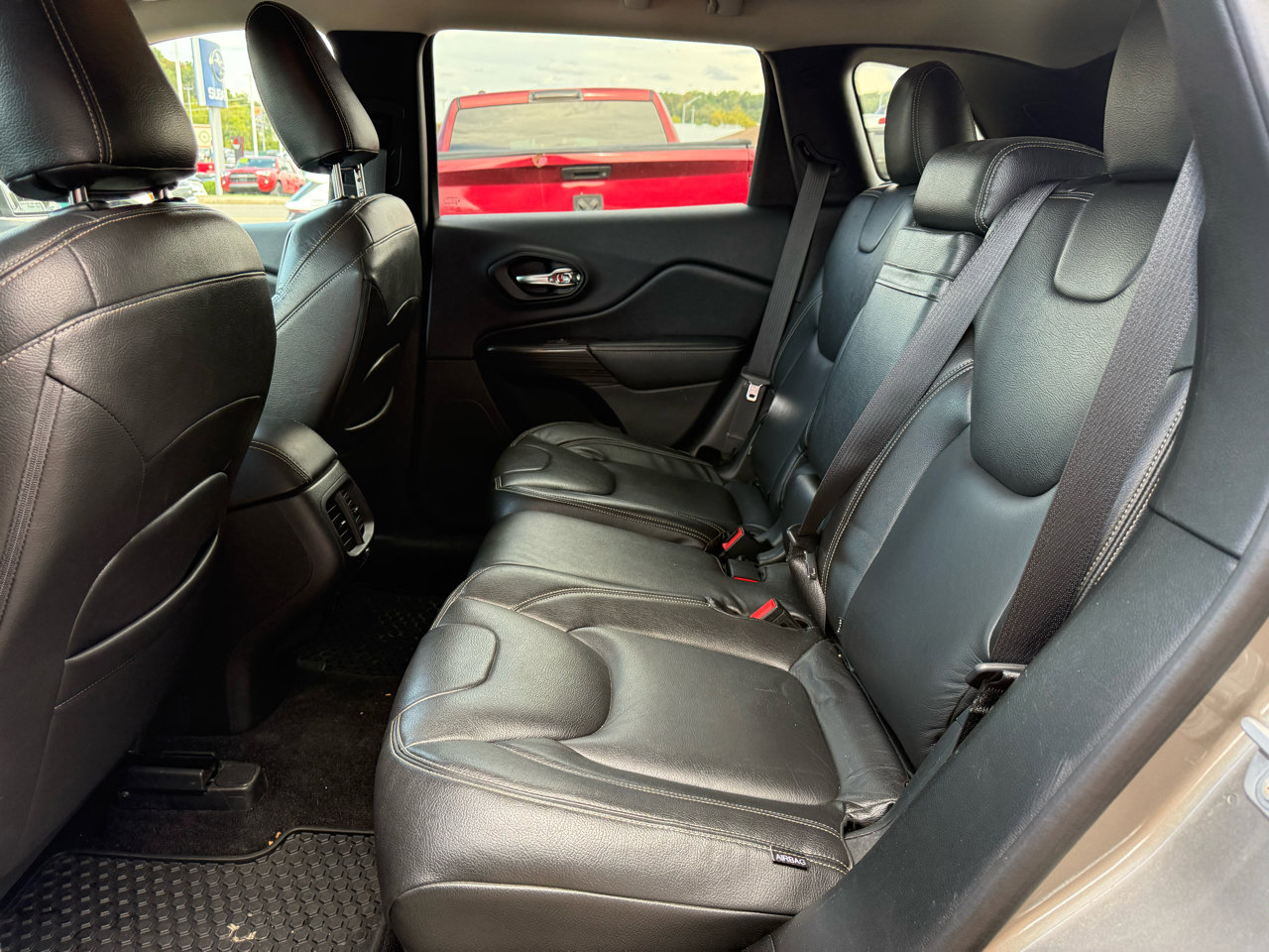 Used 2017 Jeep Cherokee Latitude w/ Safety/Convenience Group image 21