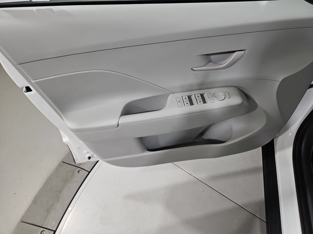 Certified 2025 Hyundai Kona SEL AWD/4WD image 12