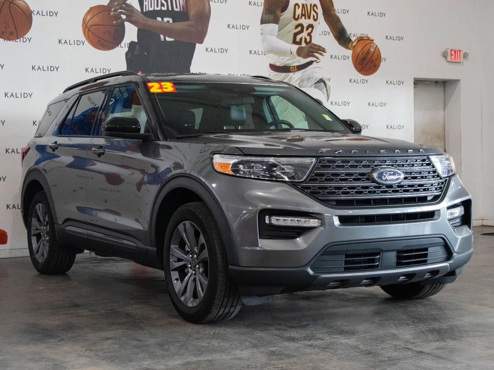 Used 2023 Ford Explorer XLT w/ Equipment Group 202A image 18