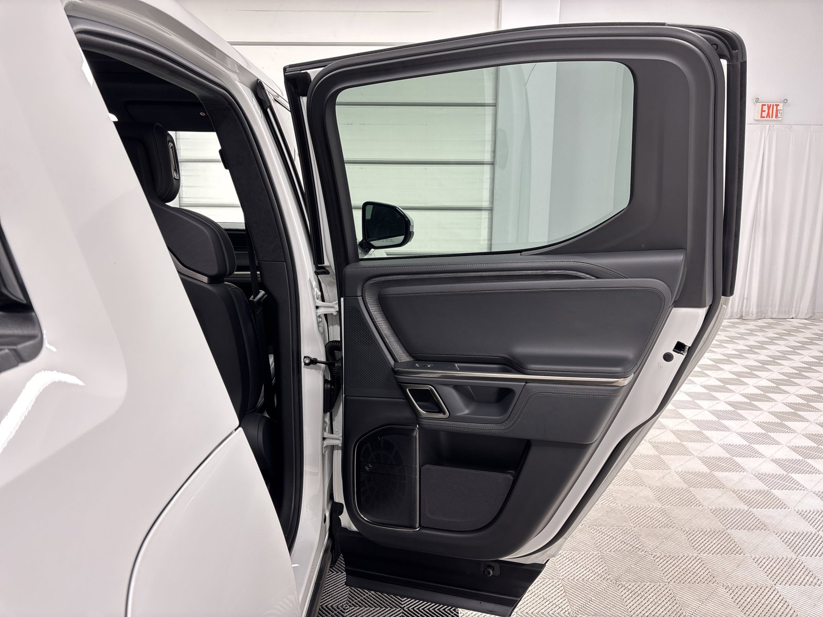 Used 2023 Rivian R1T Adventure AWD/4WD image 19