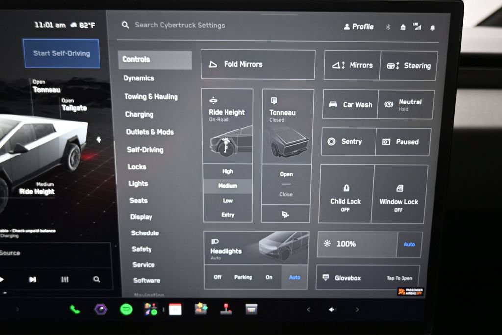 Used 2025 Tesla Cybertruck AWD Crew Cab image 21