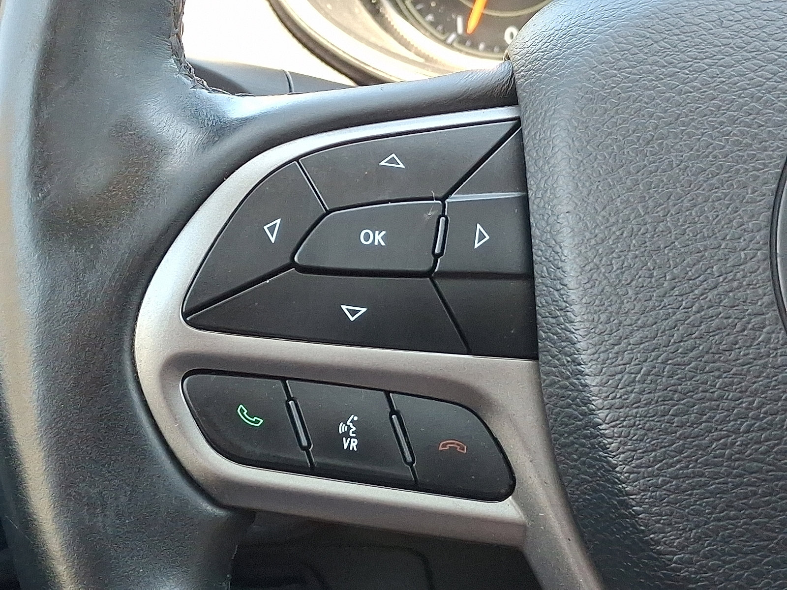 Used 2019 Jeep Cherokee Limited image 24