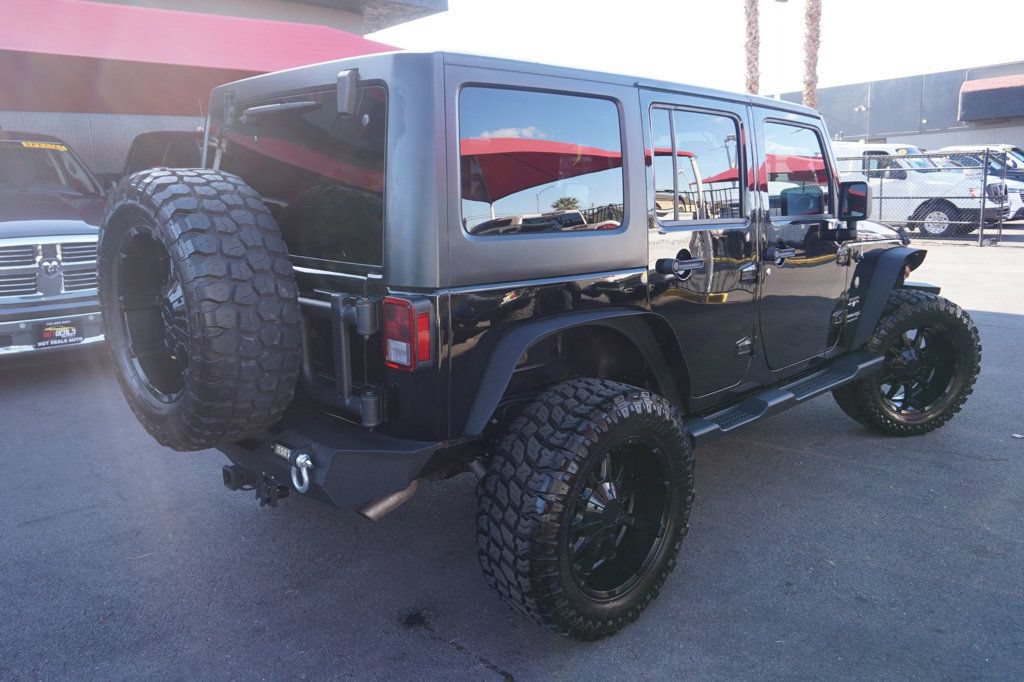 Used 2018 Jeep Wrangler Unlimited Sahara AWD/4WD image 6