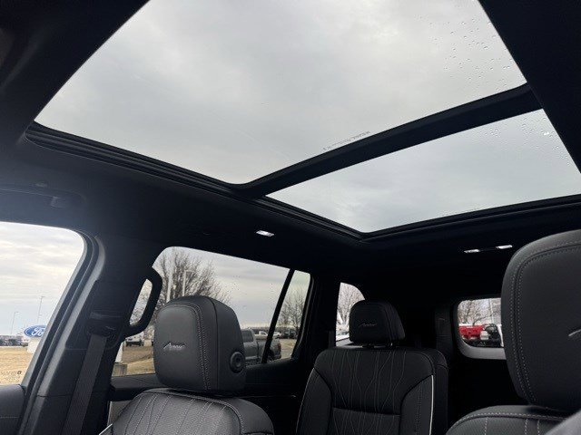 Used 2025 Buick Enclave Avenir w/ Trailering Package, 5000 lbs. image 20